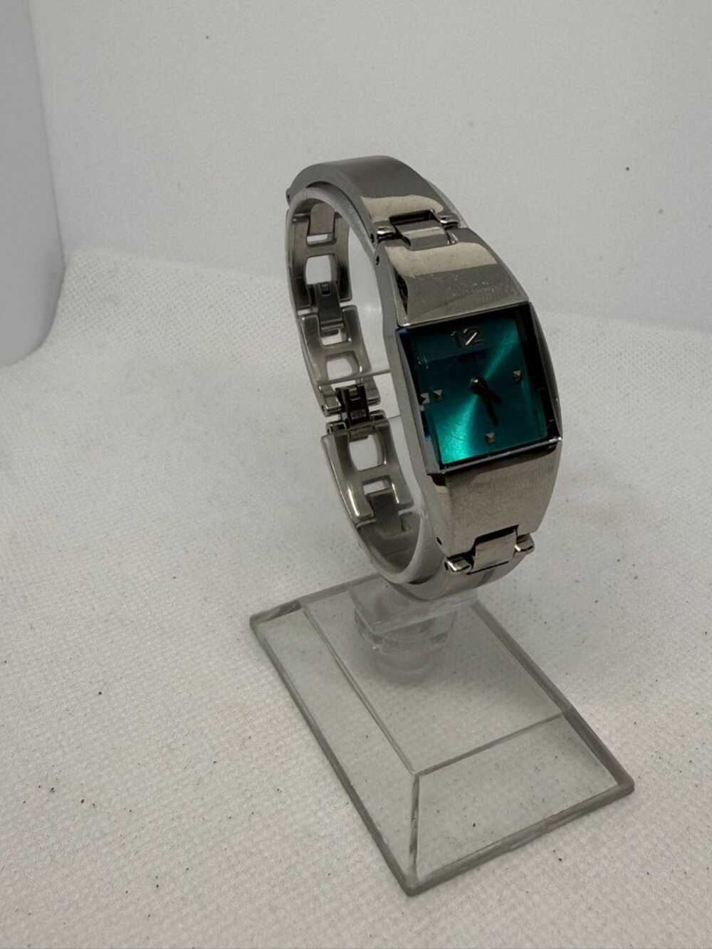 Vintage Guess Women's Teal Rectangular Dial Silver-Tone Metal Band Quartz Watch - Picture 8 of 11